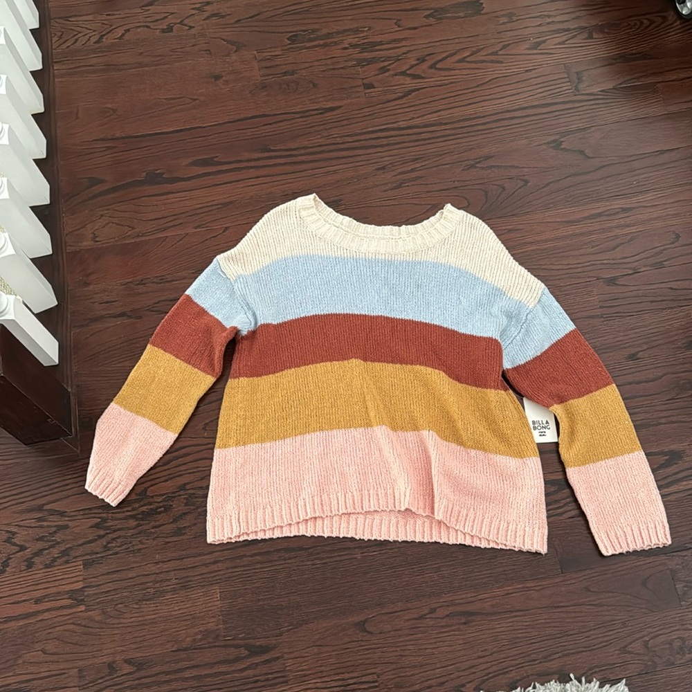 Never worn billa bong sweater, size large